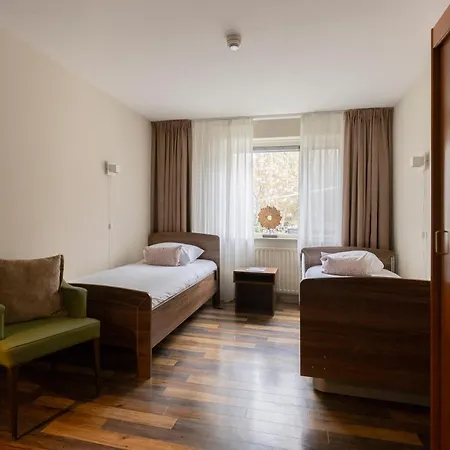 فندق 50|50 Belmont إيدي